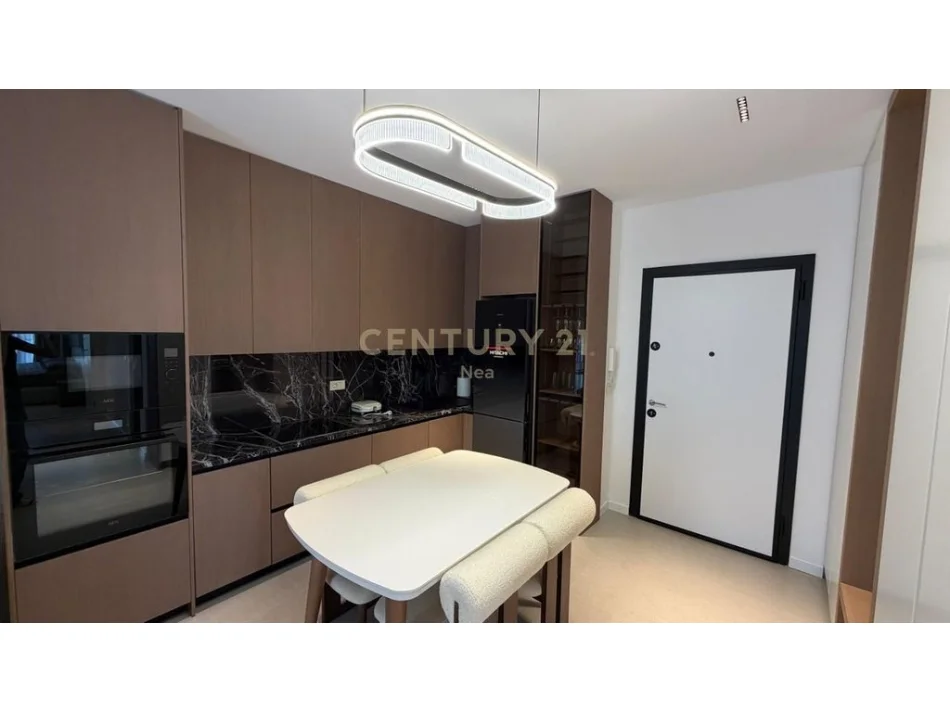 Tirane, jepet me qera apartament 2+1+Aneks+Ballkon Kati 13, 173 m² 1.600 € (GOLDEN TOWER)