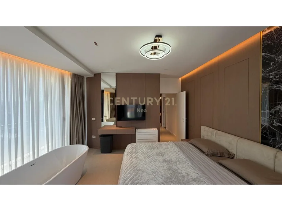 Tirane, jepet me qera apartament 2+1+Aneks+Ballkon Kati 13, 173 m² 1.600 € (GOLDEN TOWER)