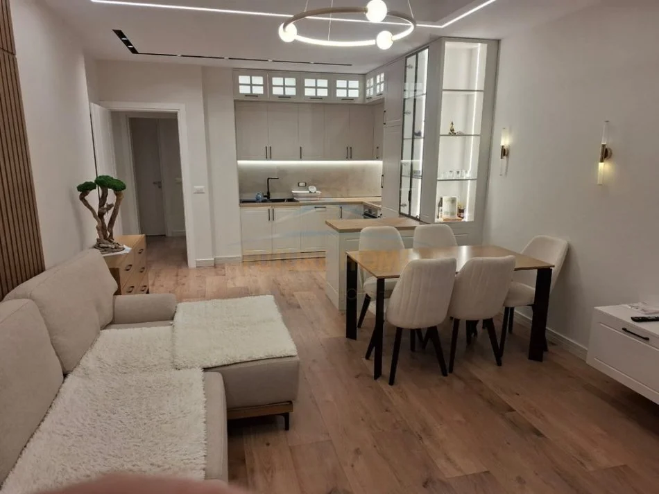 Tirane, shitet apartament 2+1+Ballkon Kati 3, 103 m² 225.000 € (Porcelan kompleksi Eril) 0694851812