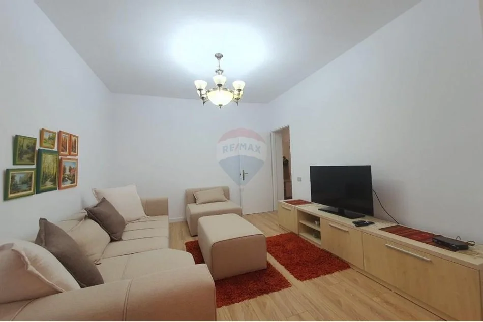 Tirane, jepet me qera apartament 2+1 Kati 4, 95 m² 700 € (Rruga e durrsit)