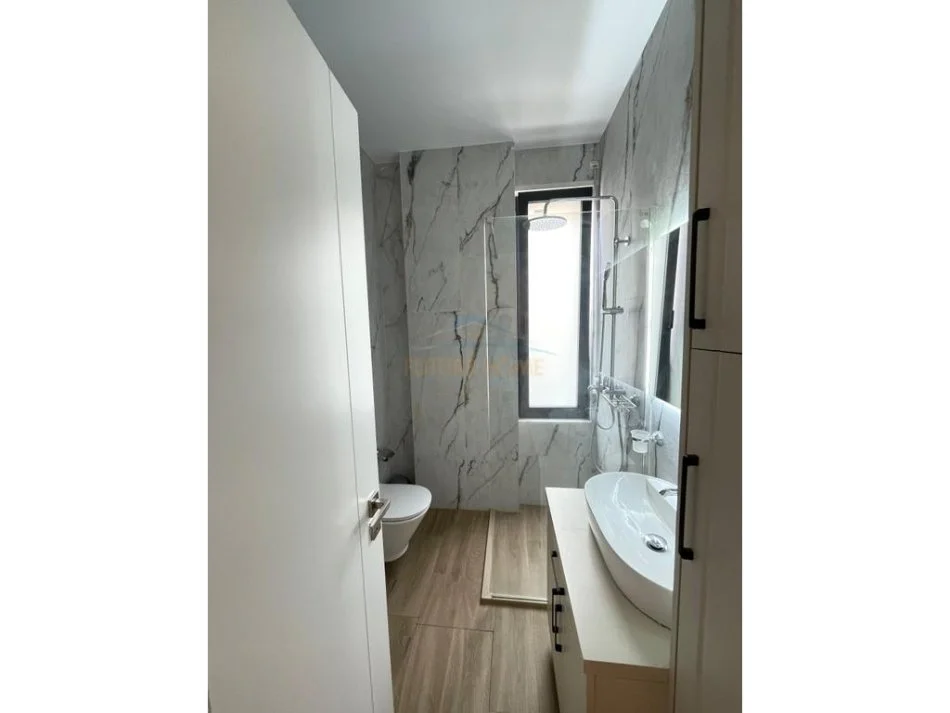 Tirane, shitet apartament 2+1+Ballkon Kati 3, 103 m² 225.000 € (Porcelan kompleksi Eril) 0694851812