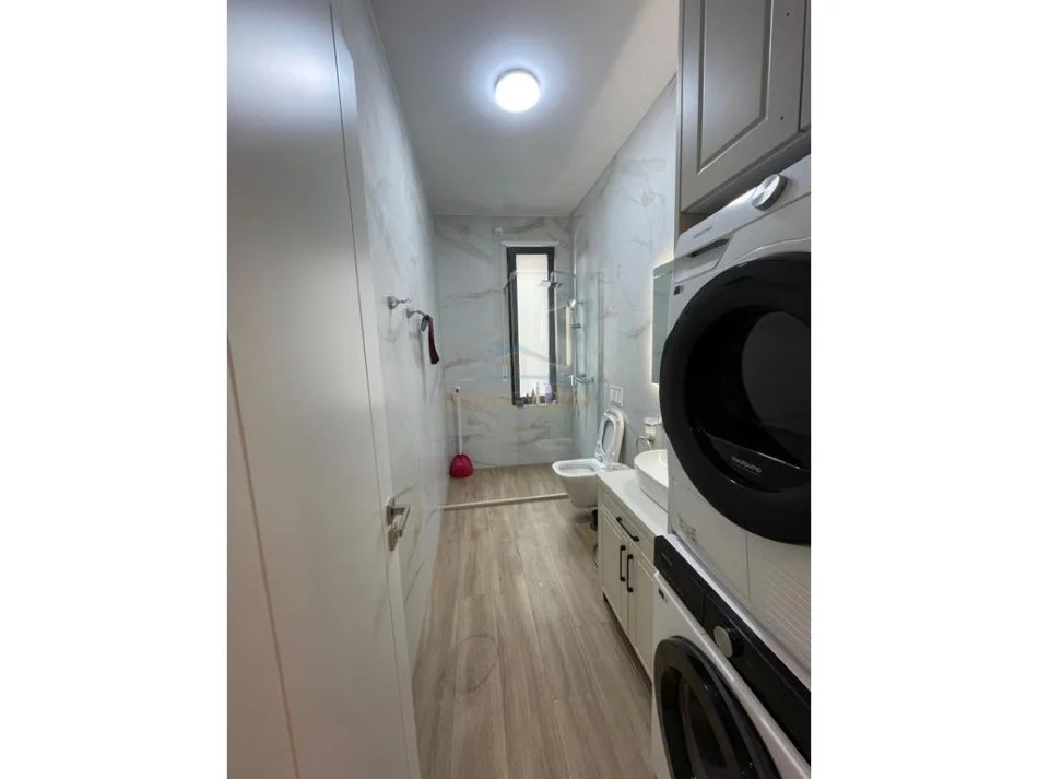 Tirane, shitet apartament 2+1+Ballkon Kati 3, 103 m² 225.000 € (Porcelan kompleksi Eril) 0694851812