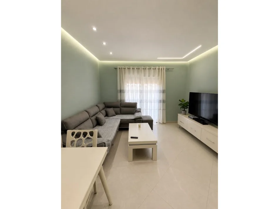 Tirane, jepet me qera apartament 1+1 Kati 3, 60 m² 600 € (Rruga Bardhyl)