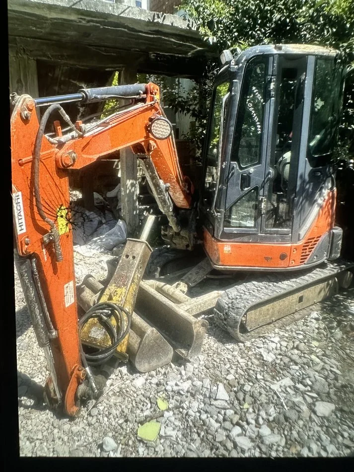 Tirane, shitet Eskavator me zinxhir hitachi , 25.000 €