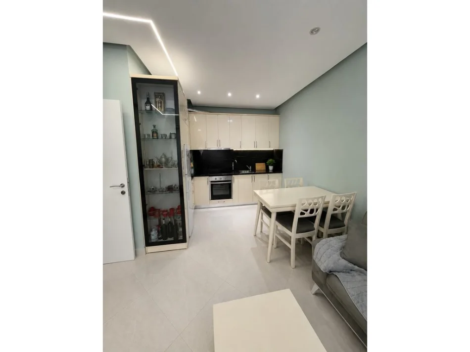 Tirane, jepet me qera apartament 1+1 Kati 3, 60 m² 600 € (Rruga Bardhyl)