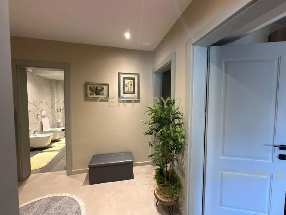 Tirane, jepet me qera apartament 2+1+Ballkon Kati 1, 90 m² 650 € 