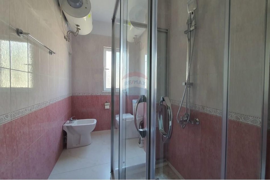 Tirane, jepet me qera apartament 2+1 Kati 4, 95 m² 700 € (Rruga e durrsit)