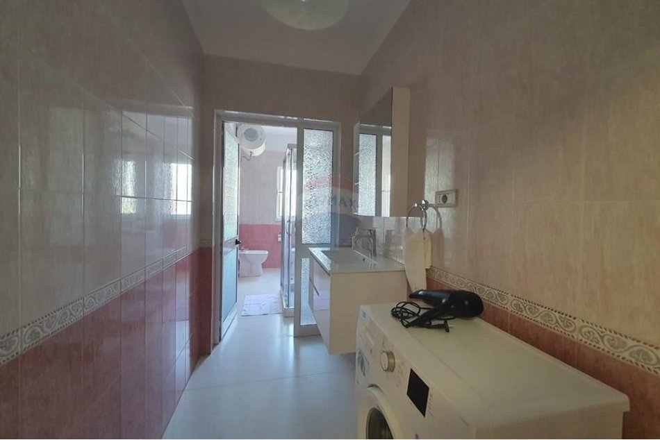 Tirane, jepet me qera apartament 2+1 Kati 4, 95 m² 700 € (Rruga e durrsit)