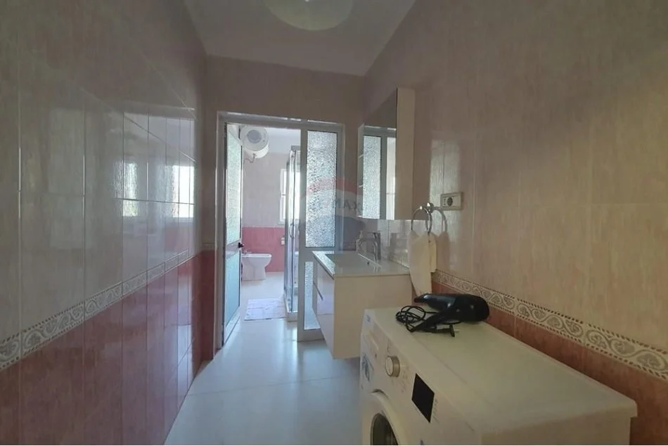 Tirane, jepet me qera apartament 2+1 Kati 4, 95 m² 700 € (Rruga e durrsit)