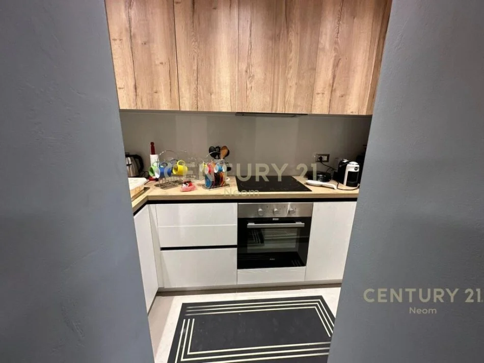 Tirane, jepet me qera apartament 2+1+Ballkon Kati 1, 90 m² 650 € 