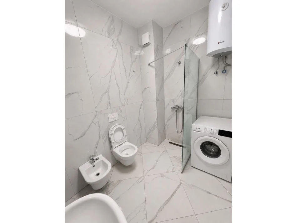 Tirane, jepet me qera apartament 1+1 Kati 3, 60 m² 600 € (Rruga Bardhyl)