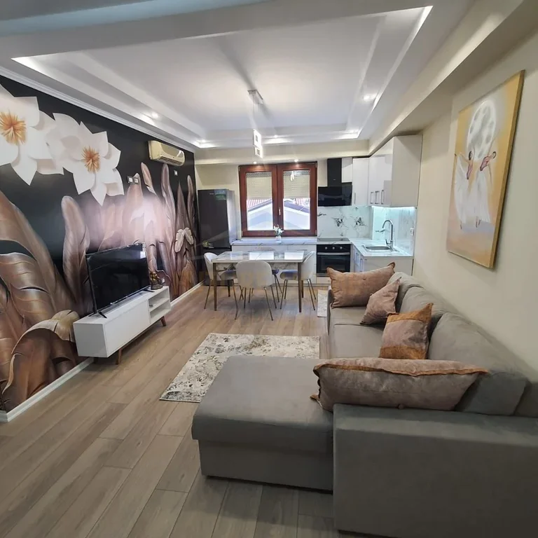 Tirane, qera apartament 2+1+Ballkon Kati 3, 79 m² (Myslym Shyri)