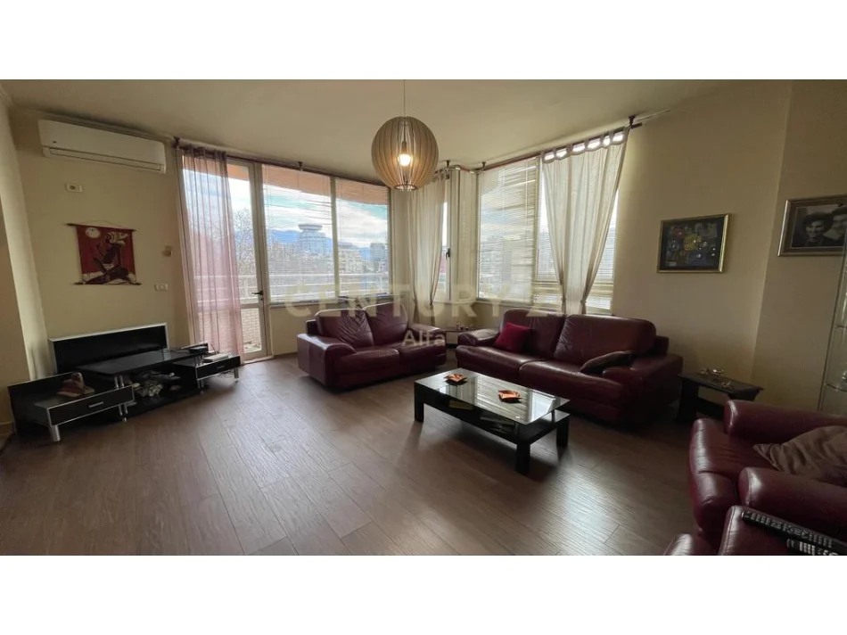 Tirane, jepet me qera apartament 2+1 Kati 4, 130 m² 800 € (Drejtoria e Policise)