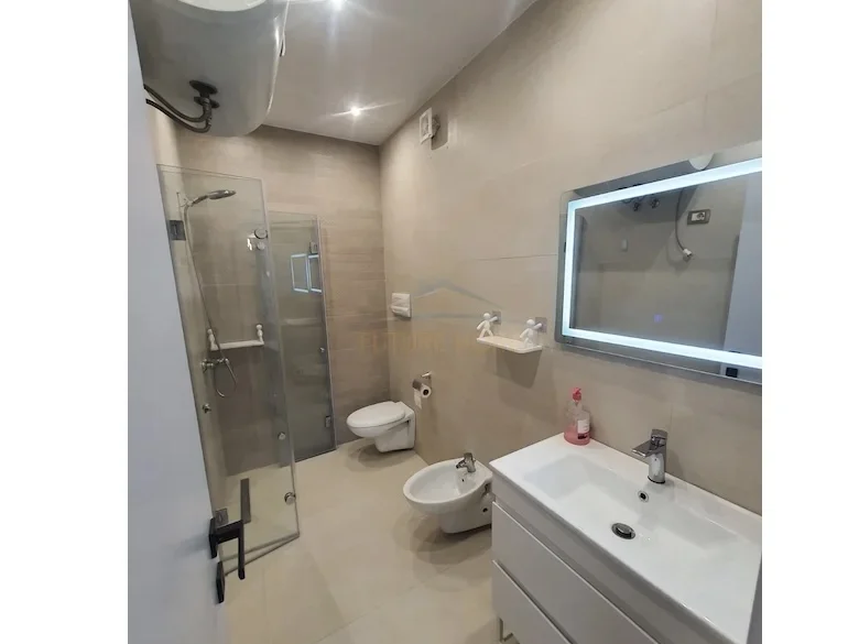 Tirane, qera apartament 2+1+Ballkon Kati 3, 79 m² (Myslym Shyri)