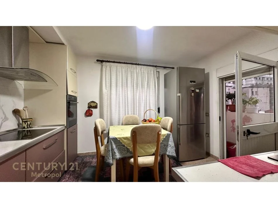 Tirane, shes apartament 2+1+Ballkon Kati 6, 99 m² 150.000 € 