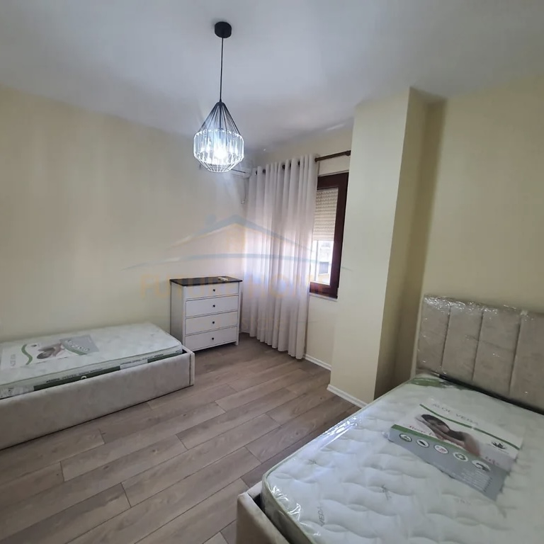 Tirane, shitet apartament 2+1+Ballkon Kati 3, 79 m² (Myslym Shyri)