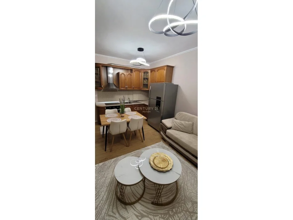 Tirane, jepet me qera apartament 2+1+Aneks+Ballkon Kati 4, 98 m² 880 € 