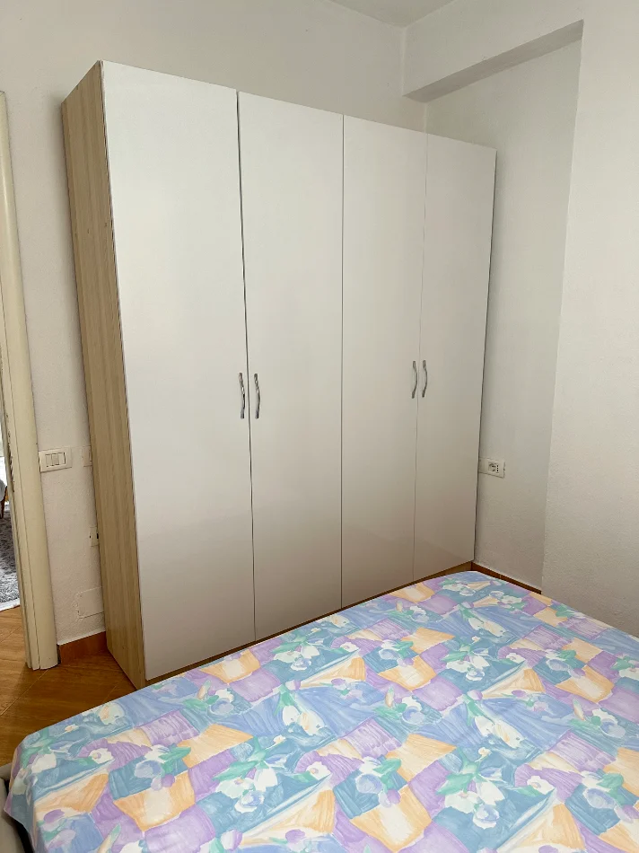 Tirane, jepet me qera garsonier 1+1 Kati 1, 30 m² 360 € 