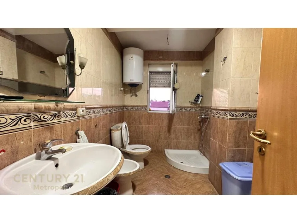 Tirane, shes apartament 2+1+Ballkon Kati 6, 99 m² 150.000 € 