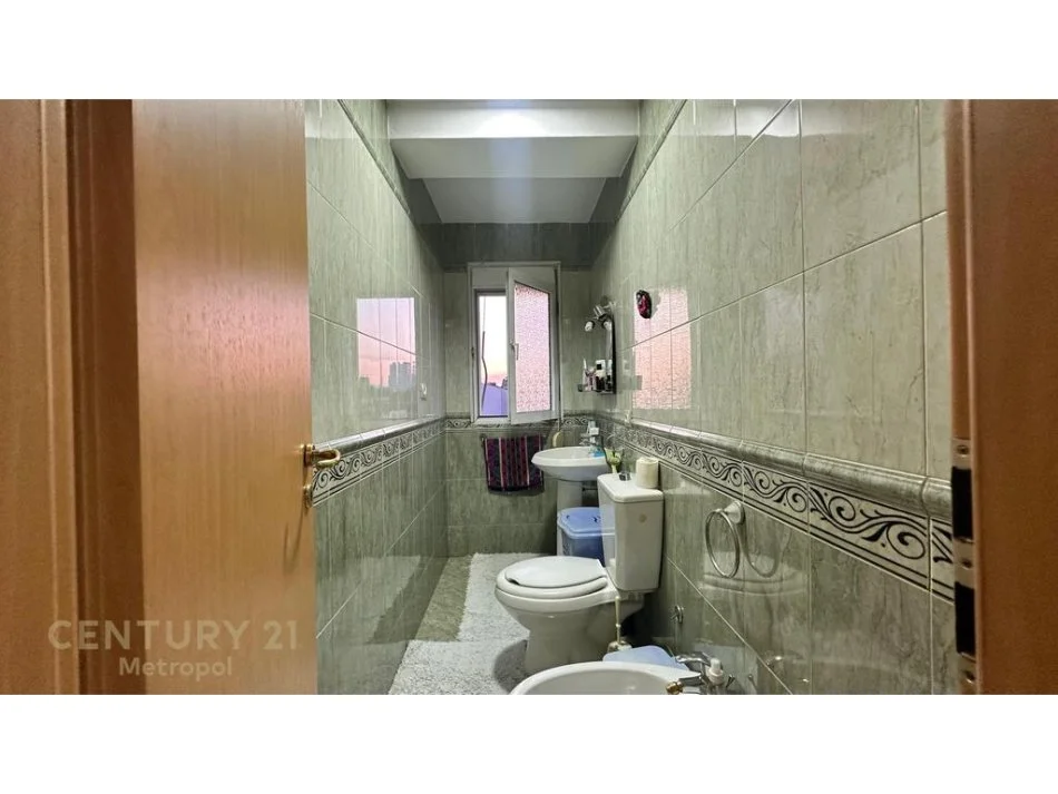 Tirane, shes apartament 2+1+Ballkon Kati 6, 99 m² 150.000 € 