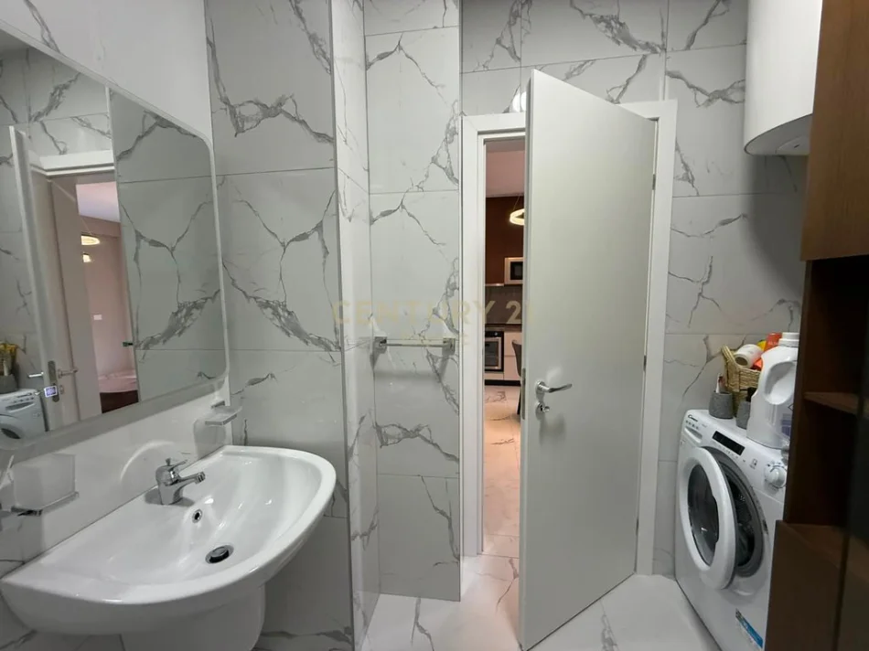 Tirane, jepet me qera apartament 1+1 Kati 8, 62 m² 550 € (Kompleksi Aura)
