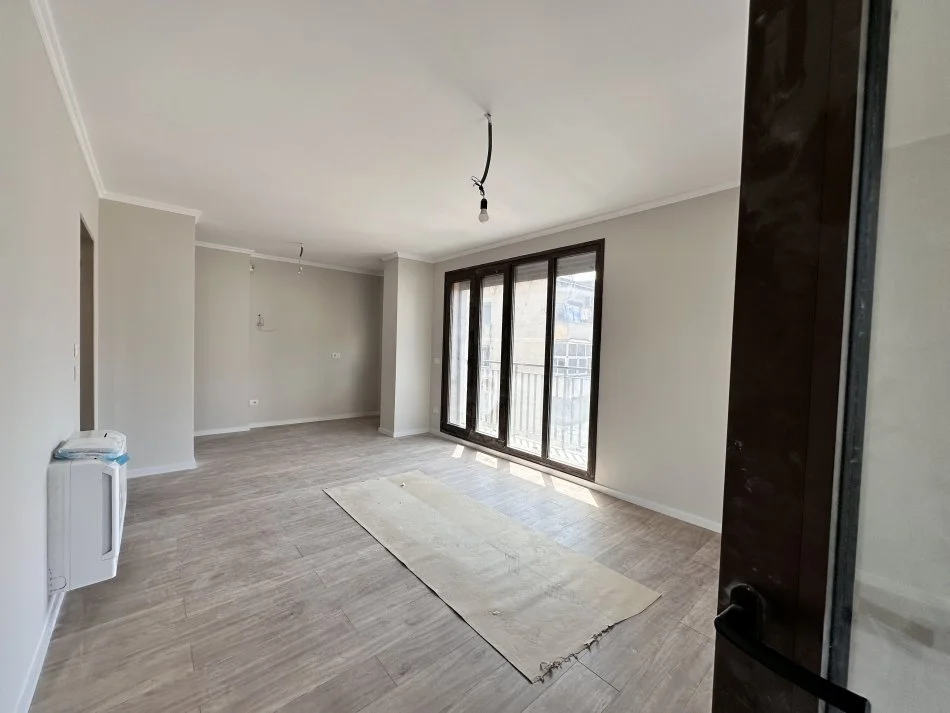Tirane, jepet me qera apartament 2+1+Ballkon Kati 2, 117 m² 1.200 € 