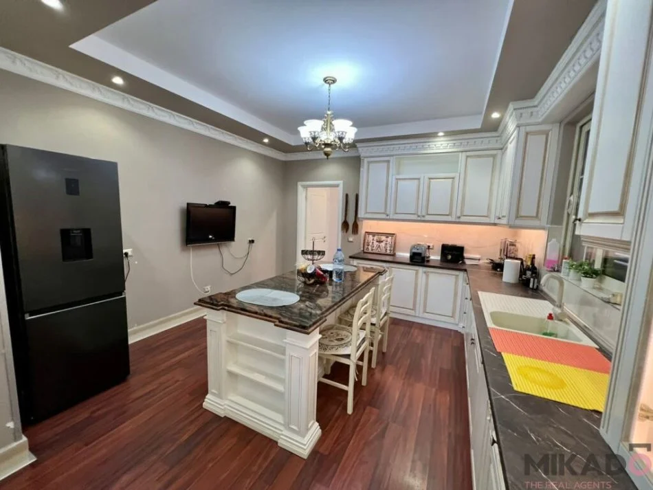 Shitet Vile ne Peze Helmes 3+1+Aneks+Ballkon Kati 0, 471 m² 399.999 €