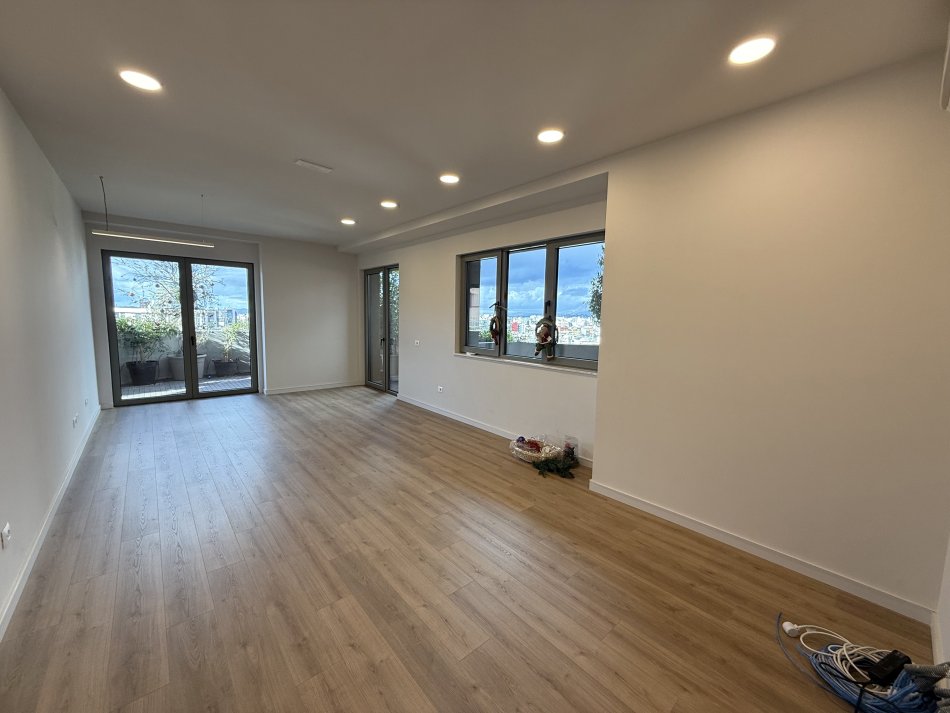 Tirane, jepet me qera zyre Kati 10, 113 m² 2.500 € (Lion Park Residence)