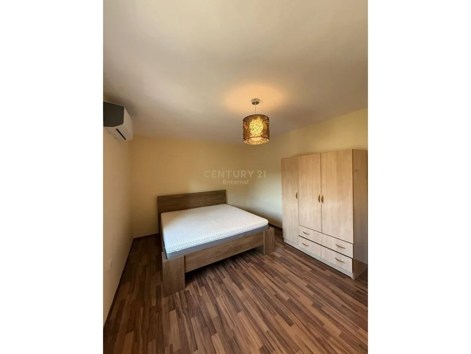 Tirane, jepet me qera apartament 1+1 Kati 2, 70 m² 550 € 