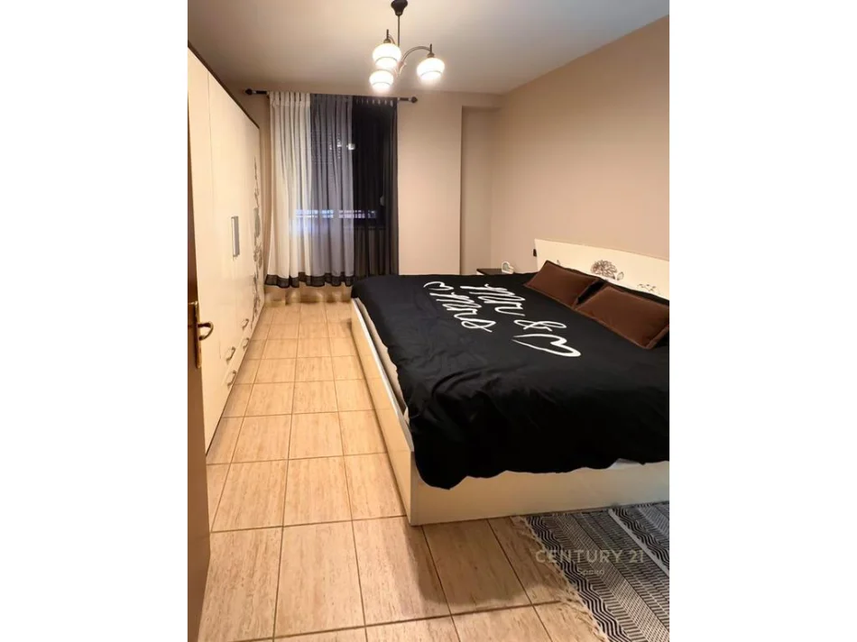 Tirane, jepet me qera apartament 1+1+Aneks+Ballkon Kati 5, 70 m² 700 € 