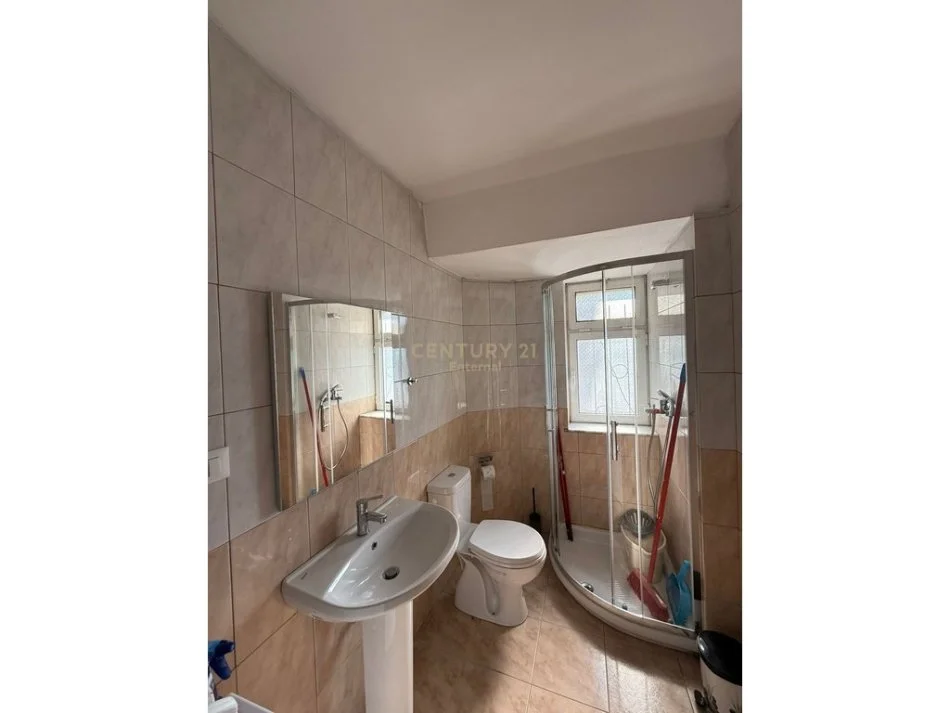 Tirane, jepet me qera apartament 1+1 Kati 2, 70 m² 550 € 