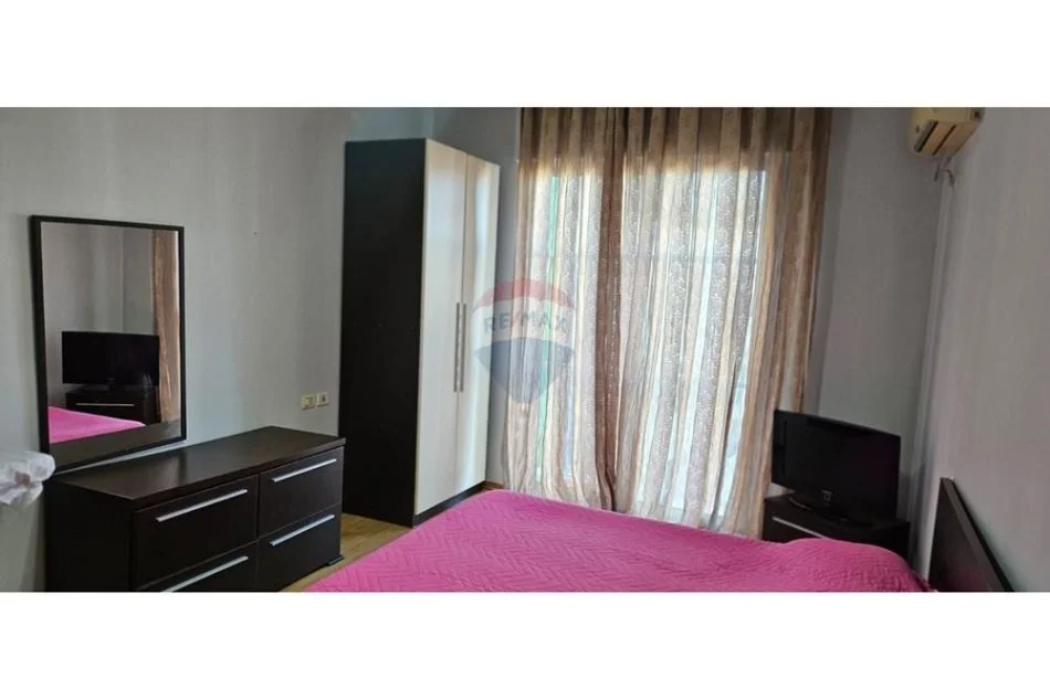 Tirane, jepet me qera apartament 2+1 , 85 m² 700 € (Pazari i Ri)