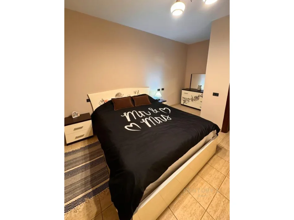 Tirane, jepet me qera apartament 1+1+Aneks+Ballkon Kati 5, 70 m² 700 € 