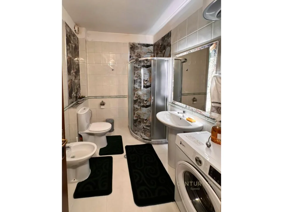 Tirane, jepet me qera apartament 1+1+Aneks+Ballkon Kati 5, 70 m² 700 € 