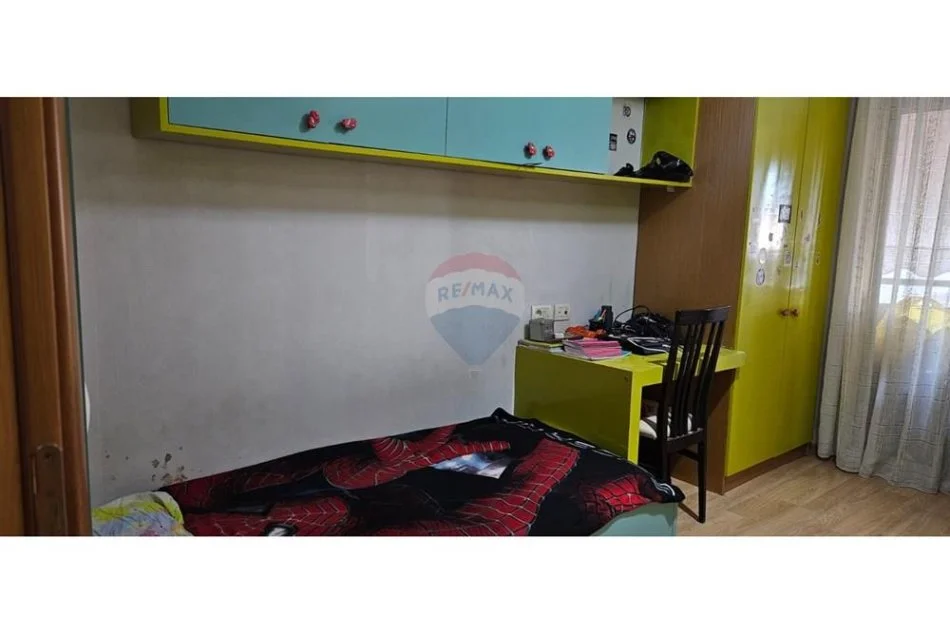 Tirane, jepet me qera apartament 2+1 , 85 m² 700 € (Pazari i Ri)
