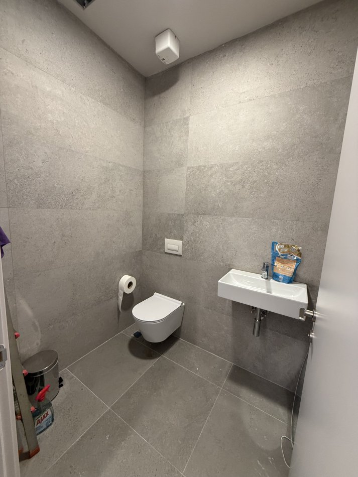 Tirane, jepet me qera zyre Kati 10, 113 m² 2.500 € (Lion Park Residence)