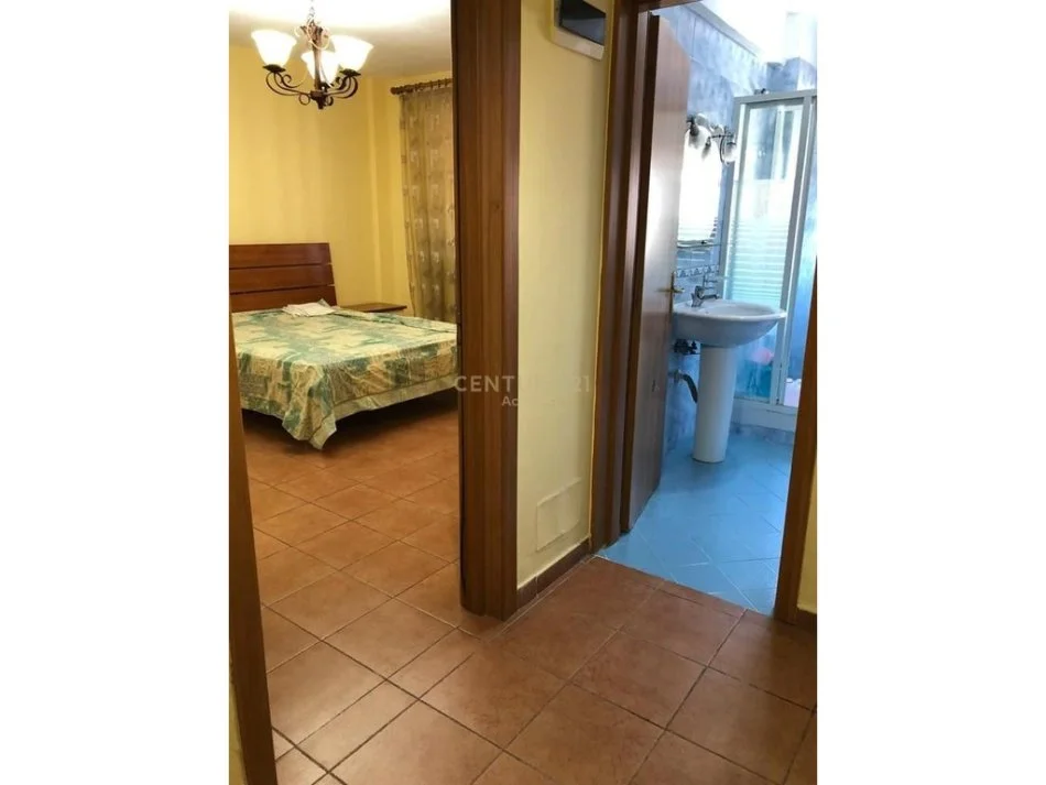 Shqiperi, jepet me qera apartament 1+1+Ballkon Kati 6, 75 m² 550 € 