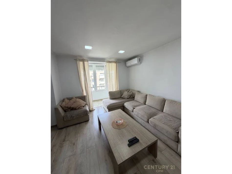 Tirane, jepet me qera apartament 2+1+Aneks+Ballkon Kati 5, 78 m² 700 € 
