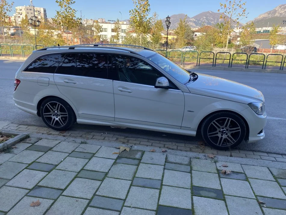 Tirane, shes me portobagazh Mercedes Benc w204 200 Kompressor lpg BRC Benzin+Gaz, e bardhë automatik Klima 269.000 km 8.300 €