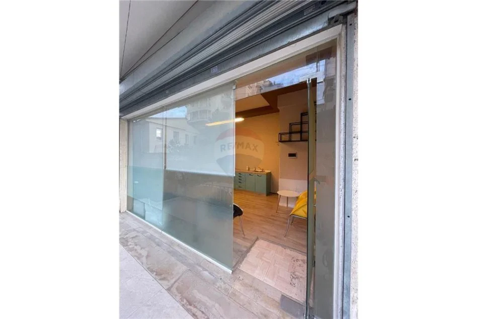 Tirane, jepet me qera lokal Kati 0, 25 m² 320 € 