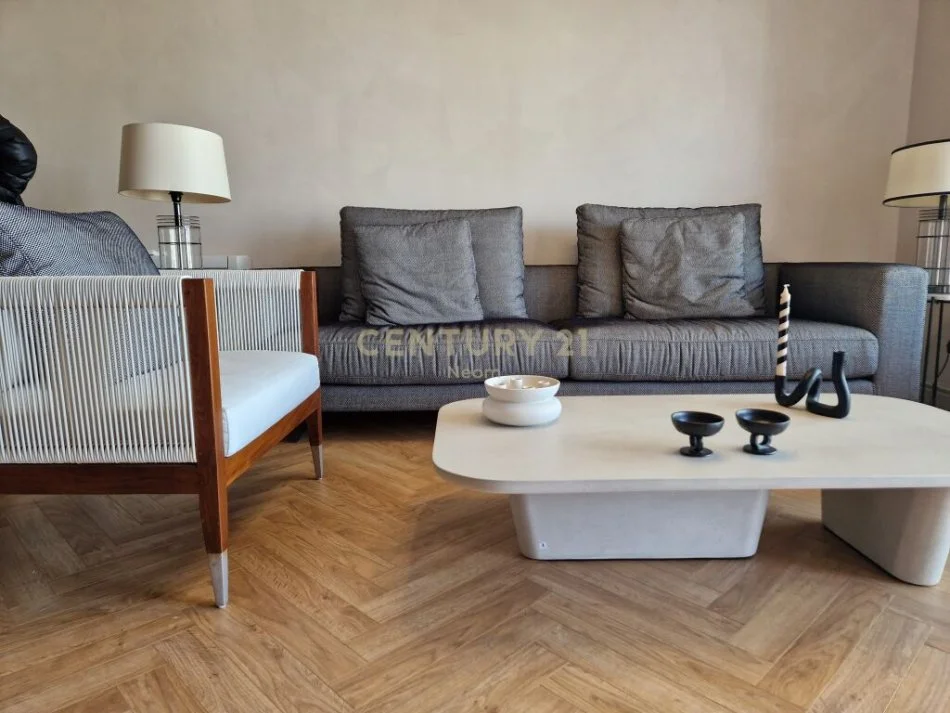 Tirane, shitet apartament 2+1+Ballkon , 107 m² (Ali Visha)