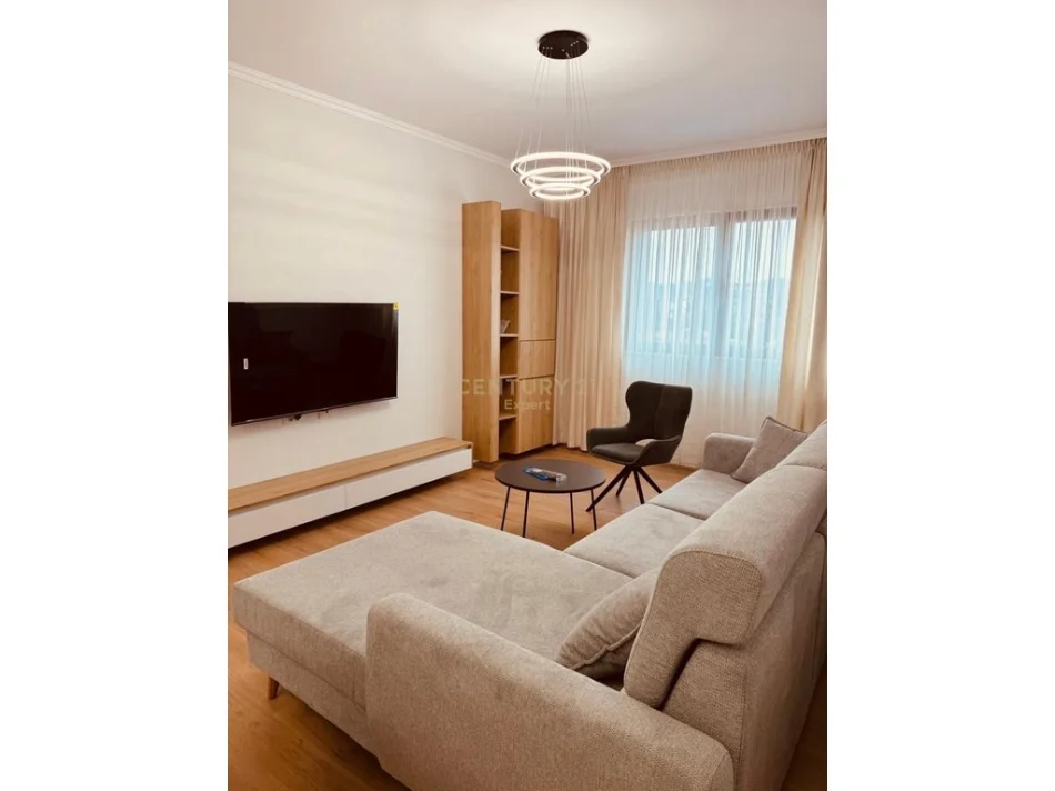 Tirane, jepet me qera apartament 2+1+Aneks+Ballkon Kati 6, 120 m² 1.200 € 