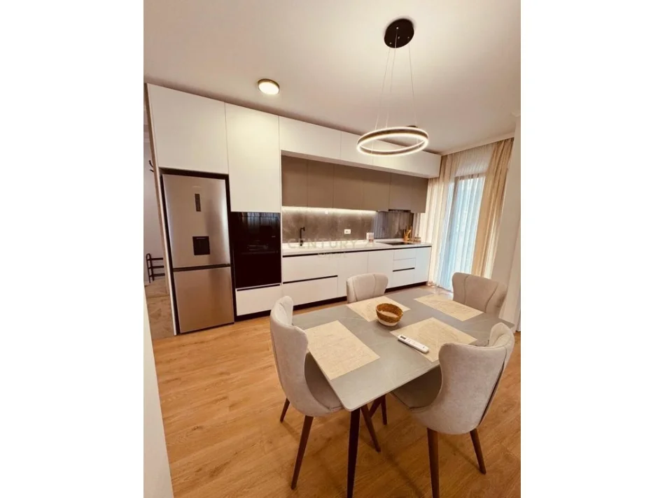 Tirane, jepet me qera apartament 2+1+Aneks+Ballkon Kati 6, 120 m² 1.200 € 