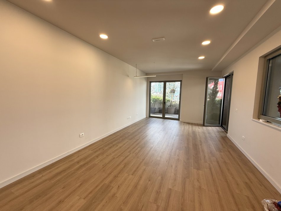 Tirane, jepet me qera zyre Kati 10, 113 m² 2.500 € (Lion Park Residence)