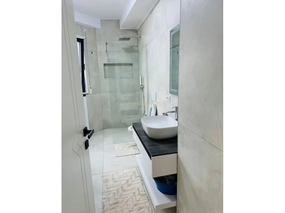 Tirane, jepet me qera apartament 2+1+Aneks+Ballkon Kati 6, 120 m² 1.200 € 