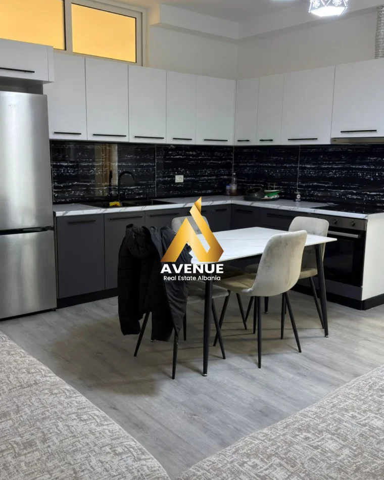 Tirane, jepet me qera apartament 2+1 Kati 3, 78 m² 700 € (Rruga 5 Maji)