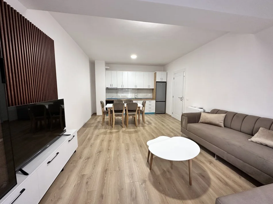 Tirane, jepet me qera apartament 2+1+Ballkon Kati 4, 120 m² 600 € 