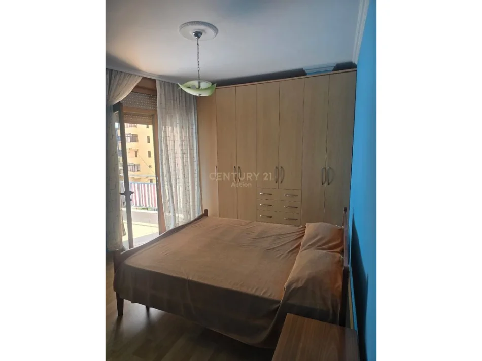 Tirane, jepet me qera apartament 2+1+Aneks+Ballkon Kati 3, 86 m² 600 € (Brraka)