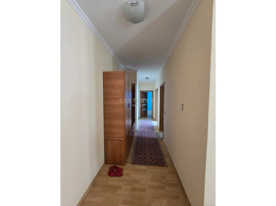 Tirane, jepet me qera apartament 2+1+Aneks+Ballkon Kati 3, 86 m² 600 € (Brraka)