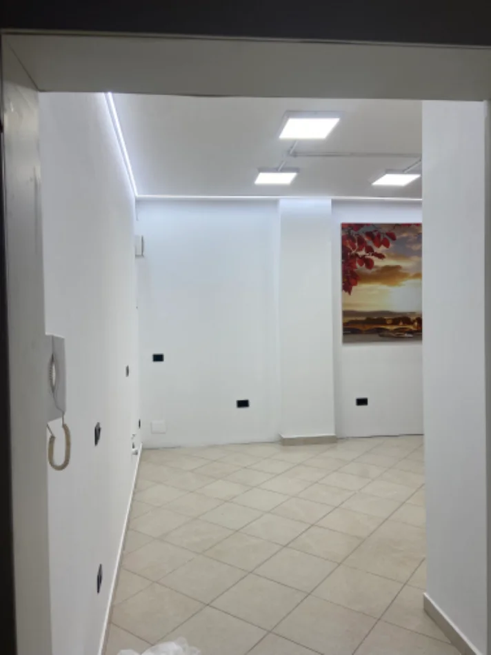 Tirane, jap me qera apartament 1+1 Kati 3, 76 m² 700 € (Faik konica)